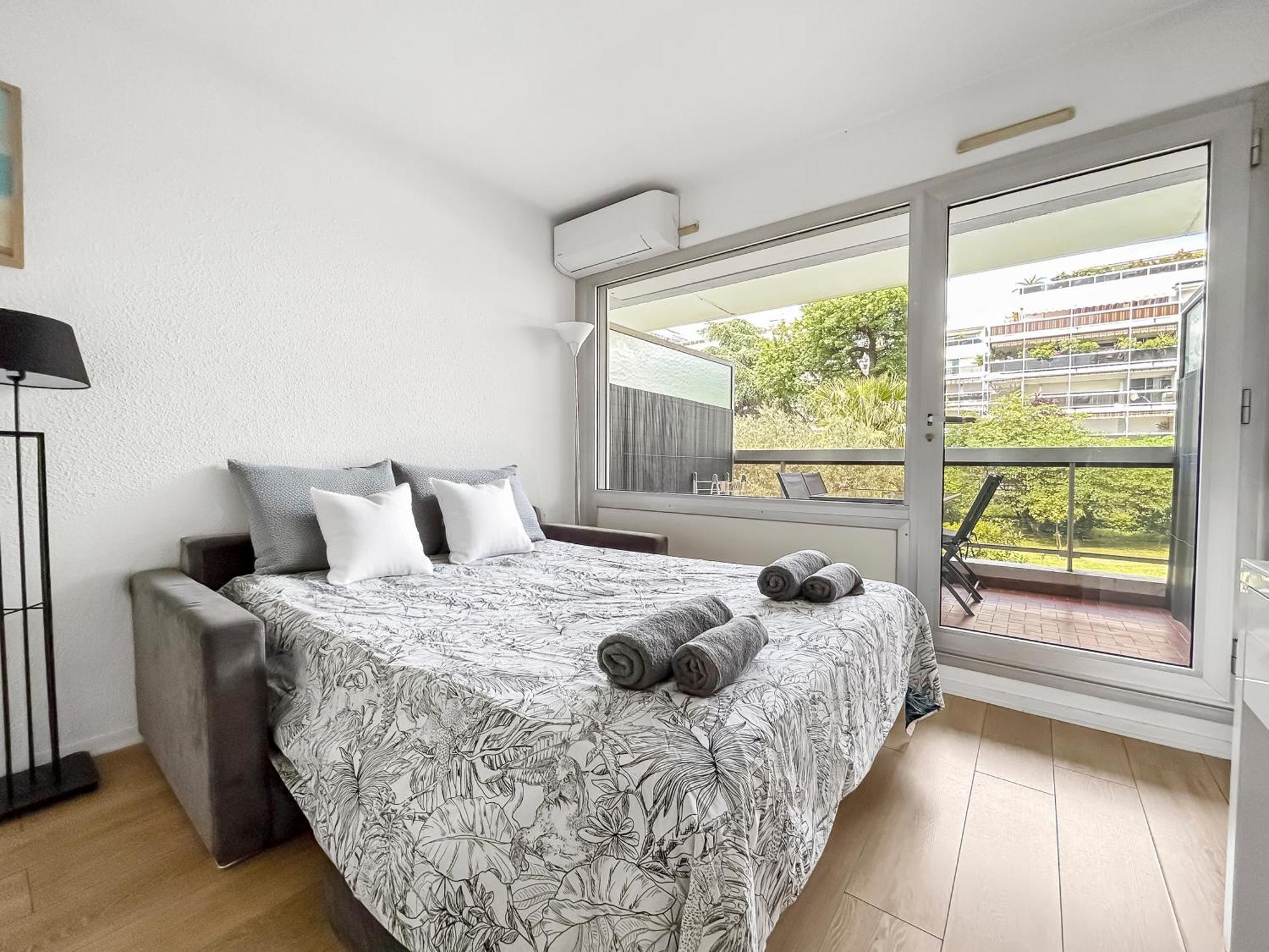Joli Studio 4Pers Piscine Tout Confort 胡安莱潘 外观 照片